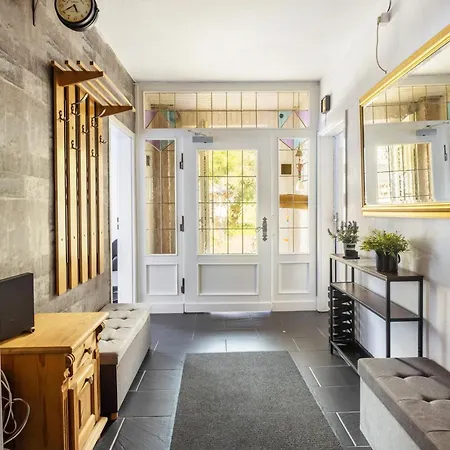 Haus Mit 12 Schlafzimmern, 8 Baeder *