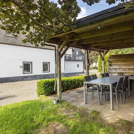 Haus Mit 12 Schlafzimmern, 8 Baeder Holiday home Winterberg