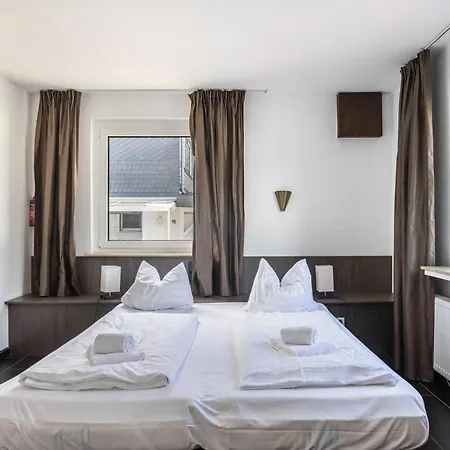 Haus Mit 12 Schlafzimmern, 8 Baeder *