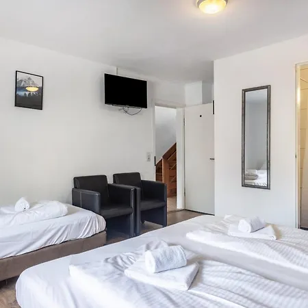 Haus Mit 12 Schlafzimmern, 8 Baeder Winterberg